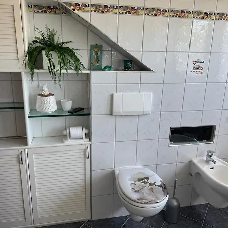 Lejlighed Moeblierte 2-zimmer-dachwohnung *